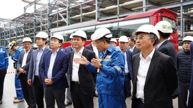 Bộ trưởng Nguyễn Hồng Diên khảo sát và làm việc tại Nhà máy Lọc hóa dầu Nghi Sơn