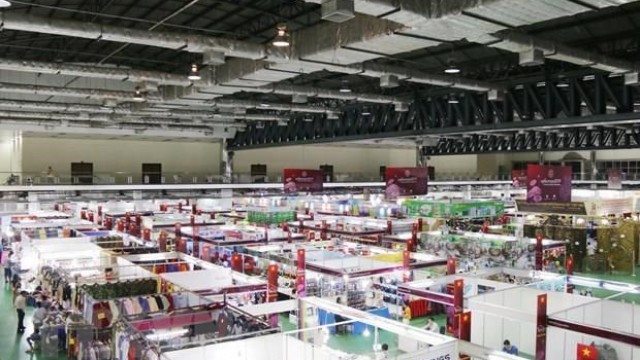 Thúc đẩy hợp tác thương mại biên giới giữa Việt Nam và Lào