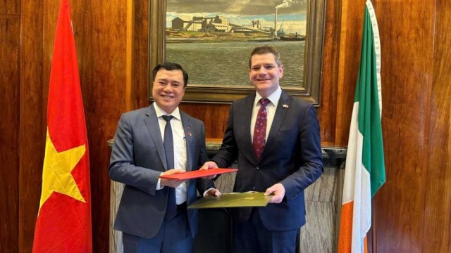 Việt Nam và Ai-len ký biên bản ghi nhớ về hợp tác kinh tế, thương mại