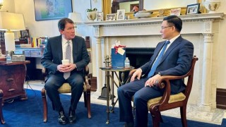 Quyền Bộ trưởng Bộ Công Thương Lê Mạnh Hùng làm việc với Thượng nghị sỹ William Bill Hagerty bên lề Vòng đàm phán thứ 6 Hiệp định Thương mại đối ứng Việt Nam – Hoa Kỳ