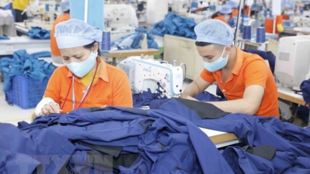 Truyền thông Mỹ phân tích yếu tố giúp dệt may Việt Nam trụ vững