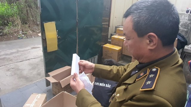 Bắt lô trên 2.000 sản phẩm Pin dự phòng giả mạo nhãn hiệu Samsung