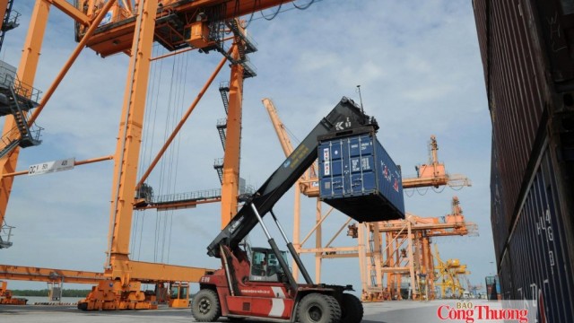 Kim ngạch xuất nhập khẩu hàng hóa Việt Nam vượt mốc 1.000 tỷ USD sau 10 tháng năm 2026