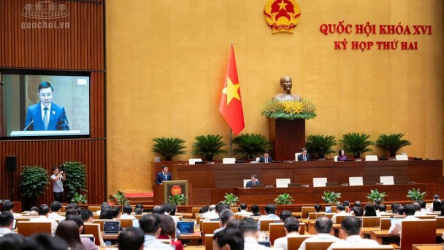 Bộ trưởng Lê Mạnh Hùng trình bày tờ trình về sửa đổi, bổ sung một số điều của 4 luật lĩnh vực Công Thương