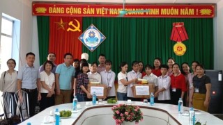 Sinh hoạt Đảng gắn với hoạt động thiện nguyện