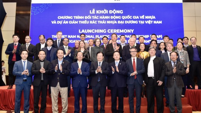 Đẩy mạnh nghiên cứu, sản xuất nhựa theo công nghệ hiện đại