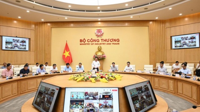 Bộ trưởng Bộ Công Thương - Phó trưởng Ban Thường trực Ban Chỉ đạo nhà nước các chương trình, công trình, dự án quan trọng quốc gia, trọng điểm ngành năng lượng họp với các đơn vị về các dự án lưới điện