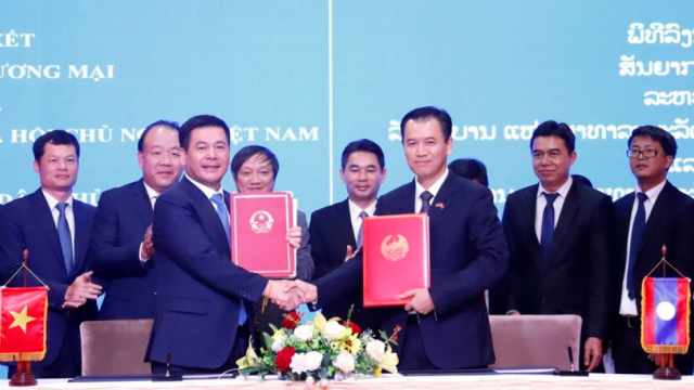 Việt Nam - Lào tăng cường hợp tác kinh tế thương mại song phương