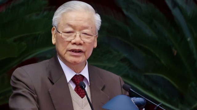 Tự hào và tin tưởng dưới lá cờ vẻ vang của Đảng, quyết tâm xây dựng một nước Việt Nam ngày càng giàu mạnh, văn minh, văn hiến và anh hùng