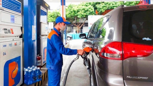 Giá xăng dầu leo thang gây sức ép cho tăng trưởng