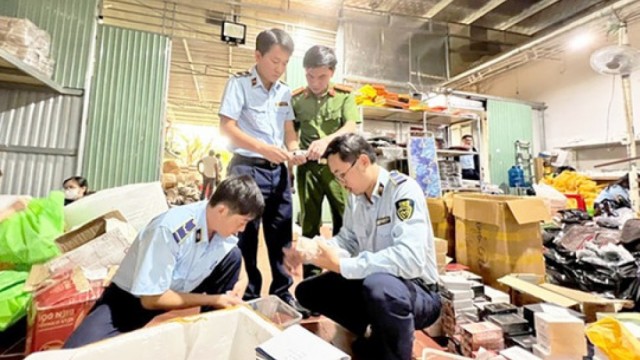 Kiên quyết xử lý vi phạm, hàng lậu từ địa bàn cơ sở