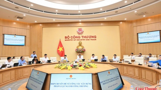 Họp chuyên đề về công tác xây dựng, hoàn thiện thể chế ngành Công Thương