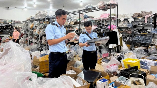 Hà Nội quyết liệt chống buôn lậu, hàng giả những tháng cuối năm