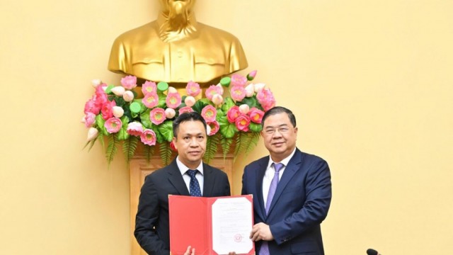Trao Quyết định của Thủ tướng Chính phủ bổ nhiệm Thứ trưởng Bộ Công Thương