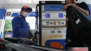 Giá xăng Việt Nam thấp nhất trong nhóm các nước chung đường biên giới