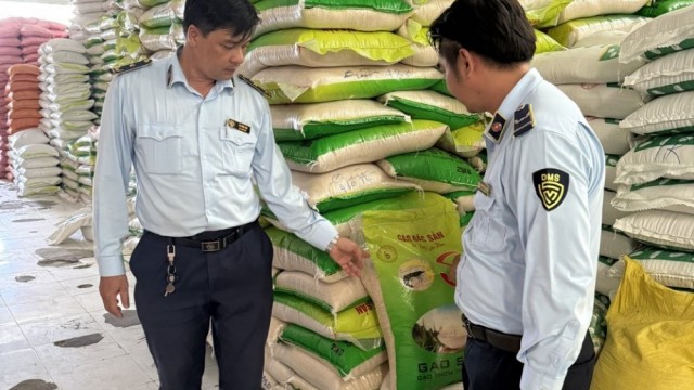 Phát hiện nhiều vi phạm trong hoạt động kinh doanh tại 01 cơ sở kinh doanh gạo tại Cà Mau