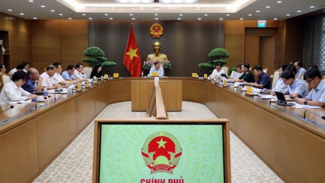 Phó Thủ tướng Thường trực chủ trì cuộc họp với Bộ Công Thương về việc hoàn thiện dự thảo Nghị định trong kinh doanh xăng dầu