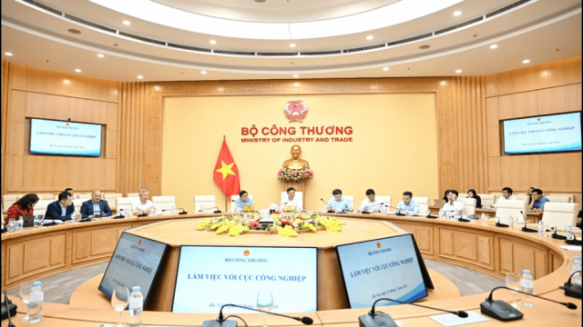 Hoàn thiện chiến lược phát triển công nghiệp, hướng tới mục tiêu tăng trưởng 2 con số