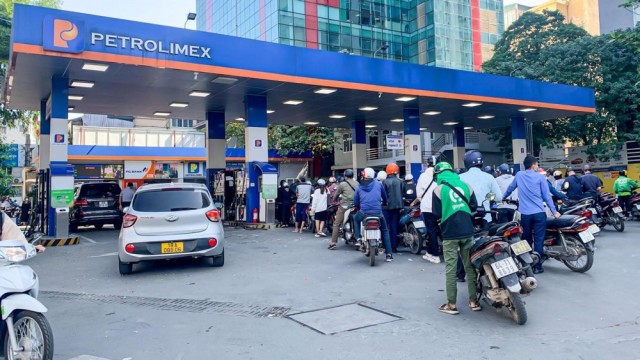 Tình trạng mua xăng dầu tích trữ đã giảm