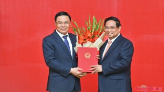 Công bố và trao Quyết định giao Quyền Bộ trưởng Bộ Công Thương với đồng chí Lê Mạnh Hùng