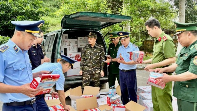 Quyết tâm “tuyên chiến không khoan nhượng” với buôn lậu, hàng giả
