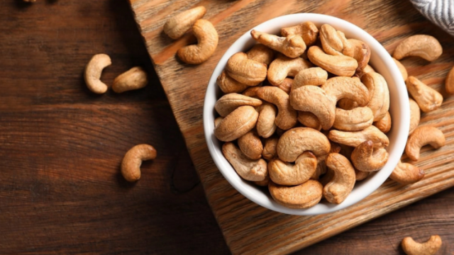 Hạt điều Việt Nam: Từ xuất khẩu thô đến cơ hội sữa hạt tại Mỹ