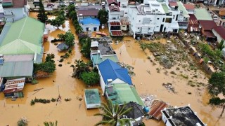 Bảo đảm nguồn cung hàng hóa thiết yếu tại các vùng đang bị cô lập do mưa lũ