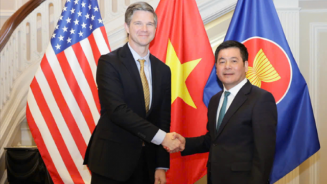 Bộ trưởng Nguyễn Hồng Diên làm việc với Hiệp hội kinh doanh và thương mại giày dép Mỹ