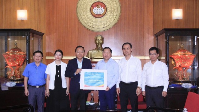 Bộ Công Thương trao hơn 1,2 tỷ đồng ủng hộ đồng bào bị ảnh hưởng do cơn bão số 10 và 11
