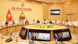 Thứ trưởng Nguyễn Hoàng Long họp trực tuyến với Giám đốc Cơ quan năng lượng quốc tế