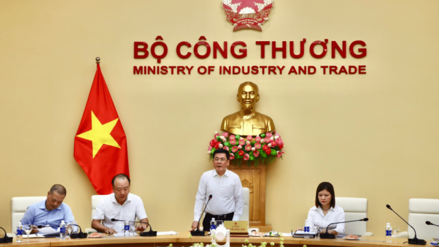 Bộ trưởng Nguyễn Hồng Diên chỉ đạo loạt giải pháp đảm bảo xăng dầu 6 tháng cuối năm