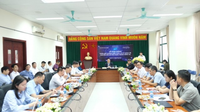Thứ trưởng Nguyễn Hoàng Long dự lễ Khai giảng khoá học chuyển đổi số cho cán bộ ngành Công Thương