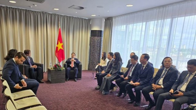 Thứ trưởng Nguyễn Hoàng Long tháp tùng Thủ tướng Chính phủ Phạm Minh Chính thăm chính thức Estonia