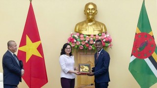 Thứ trưởng Bộ Công Thương Phan Thị Thắng tiếp Bộ trưởng Ngoại giao, Ngoại thương, Thương mại và Năng lượng Cộng đồng thịnh vượng Dominica