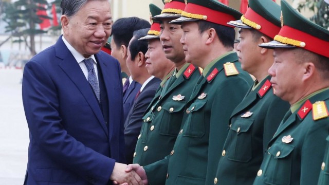 Quan điểm của Chủ tịch Hồ Chí Minh về bản lĩnh chính trị của đảng cách mạng và định hướng giải pháp nâng cao bản lĩnh chính trị của Đảng hiện nay
