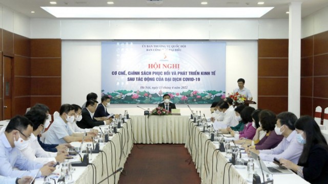 Nhiều cơ chế, chính sách hỗ trợ người dân, doanh nghiệp vượt qua đại dịch