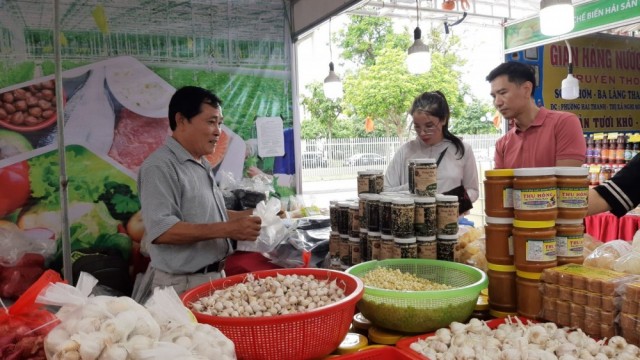 Kết nối tiêu thụ sản phẩm trái cây, nông sản mùa vụ của các tỉnh, thành tại thị trường Hà Nội