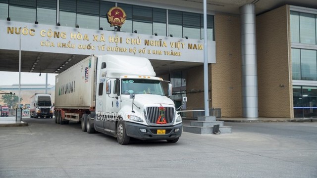 Hoạt động xuất nhập khẩu tại các cửa khẩu khởi sắc