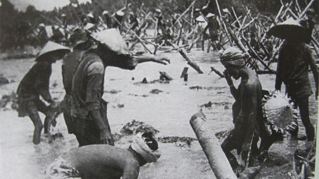 Chớp thời cơ giành chính quyền 