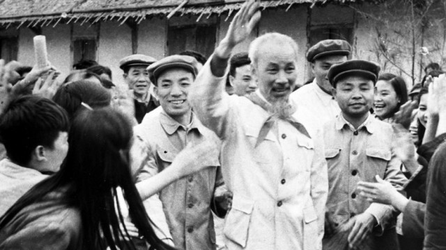 Hồ Chí Minh với việc xây dựng lực lượng cách mạng và sự vận dụng của Đảng trong tình hình hiện nay